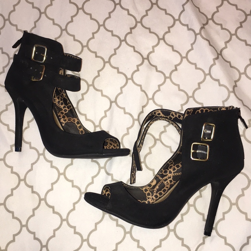 Black scrappy heels